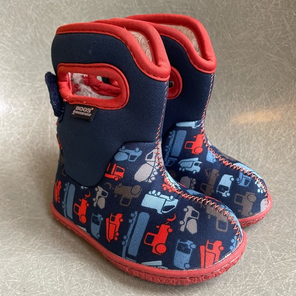 Lightly worn truck baby bogs size 5 - Picture 1 of 5